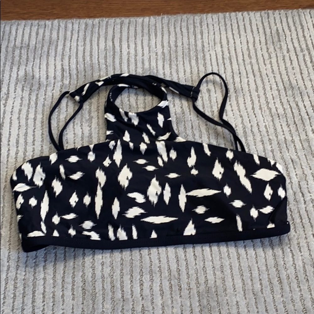 L space patterned bikini top